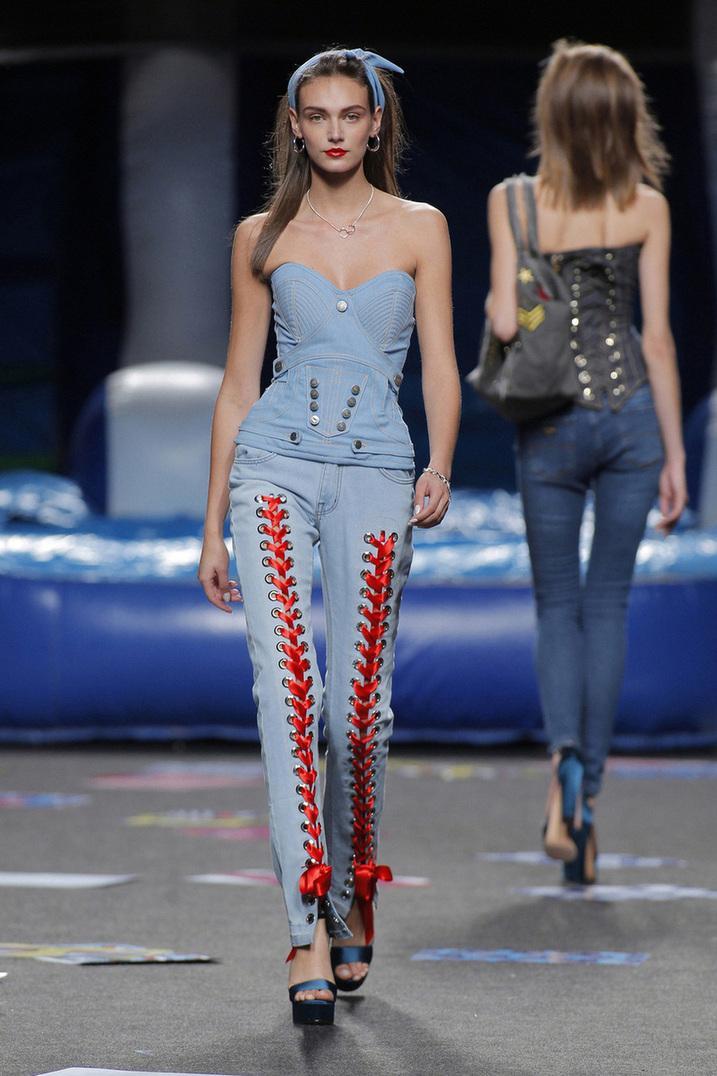 TOTAL LOOK DENIM LIBERTO MAYA HANSEN